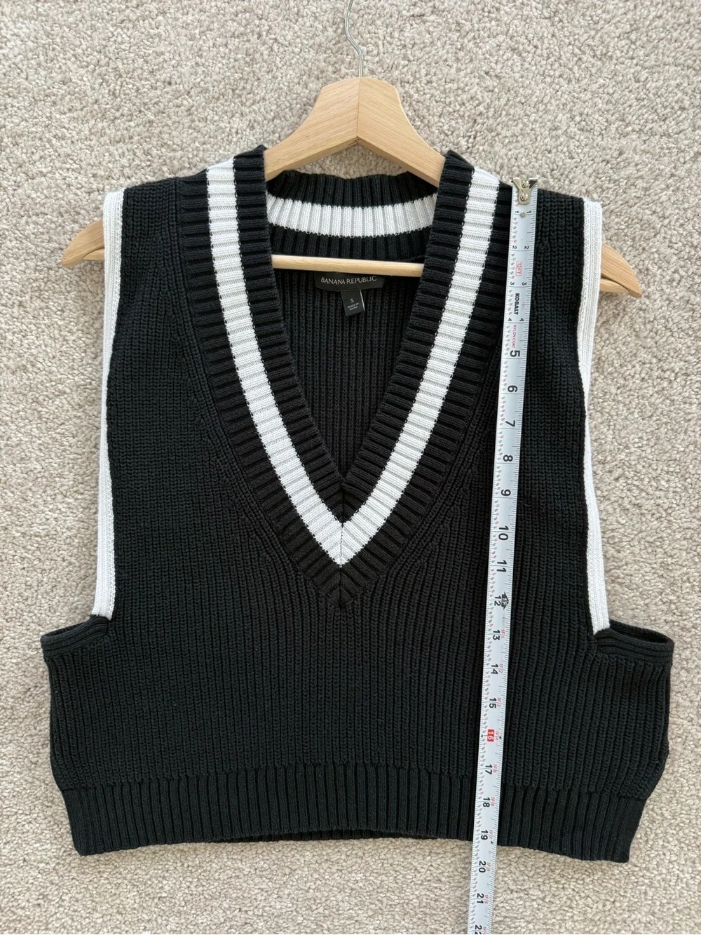 Banana Republic Black & White V-Neck Sweater Vest - Ribbed Knit - Picture 3 of 8